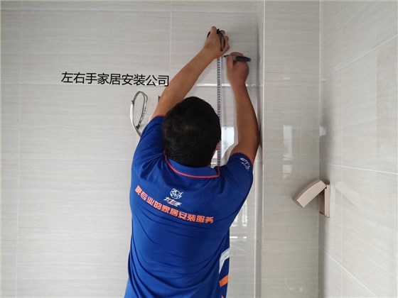 安裝師傅正在安裝 安裝師傅正在安裝