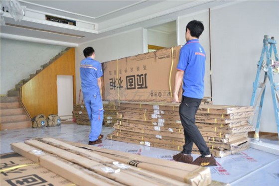 左右手家居安裝公司合作伙伴頂固敲鐘上市，定制家具上市公司再添強(qiáng)將！1