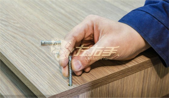 平開(kāi)門(mén)的衣柜門(mén)安裝方法該怎么做？