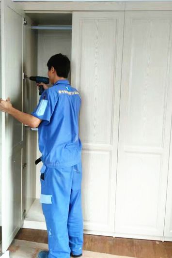 左右手安裝師傅告訴你，定制衣柜安裝需要注意這些