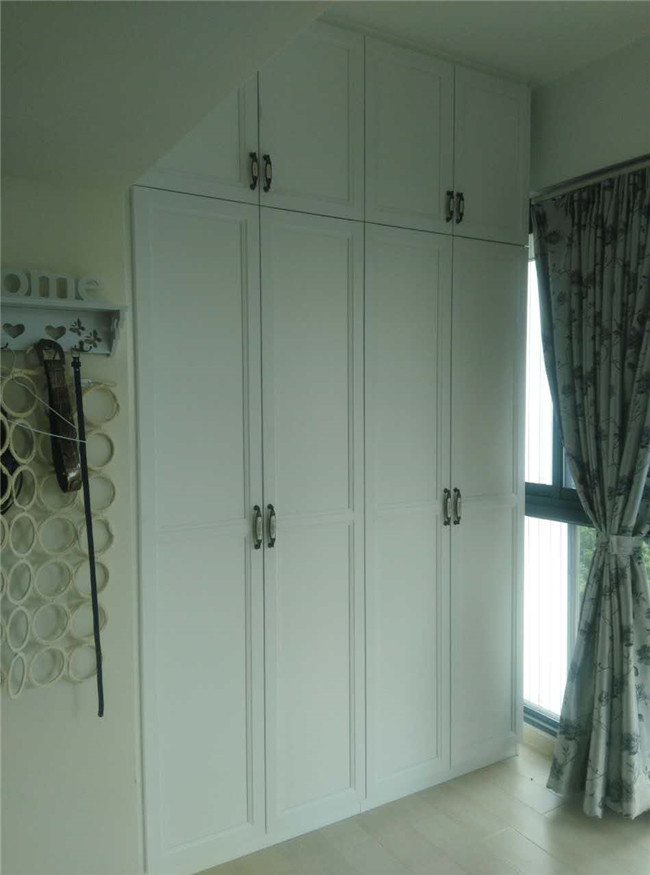 左右手家居安裝師傅告訴你，實(shí)木衣柜如何防蟲害