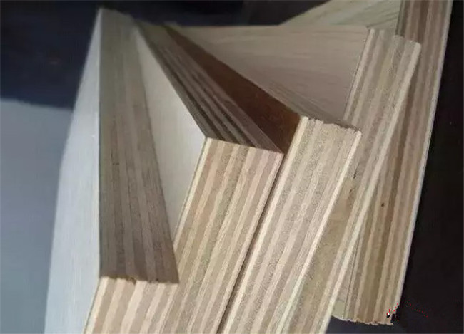 左右手家居安裝師傅告訴你，做衣柜應(yīng)該用什么板材？