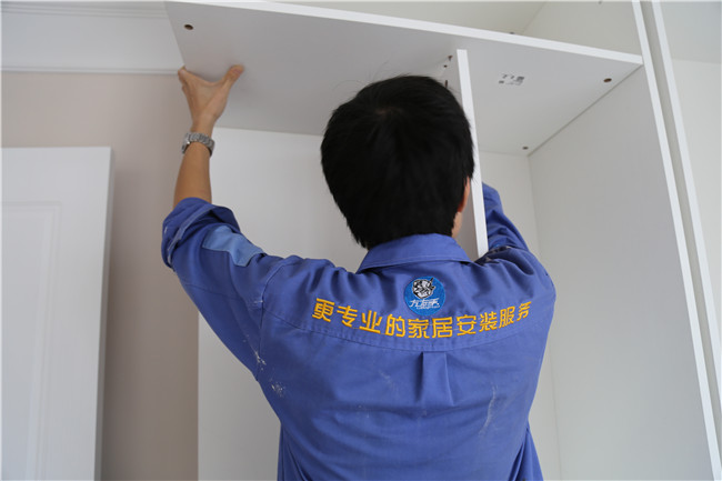左右手，為您提供更專業(yè)的家具安裝服務(wù)