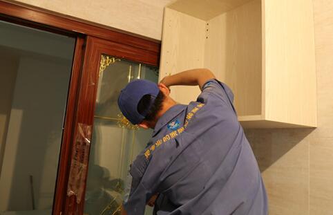 櫥柜安裝師傅告訴你，水泥櫥柜和磚砌櫥柜的優(yōu)缺點(diǎn)