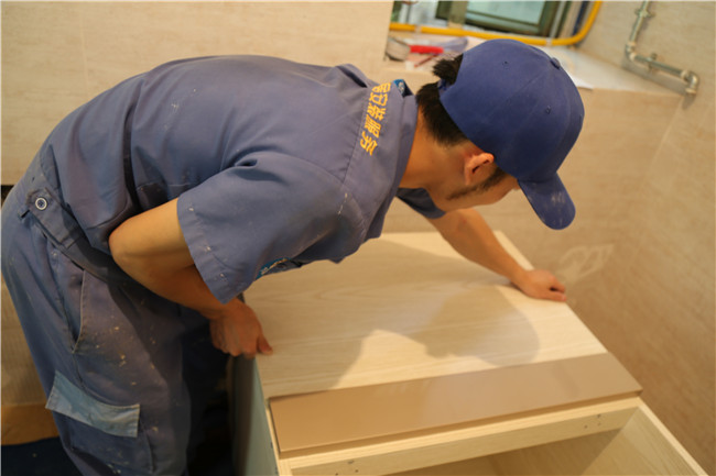 深圳市中海九號(hào)公館衣柜安裝工程案例