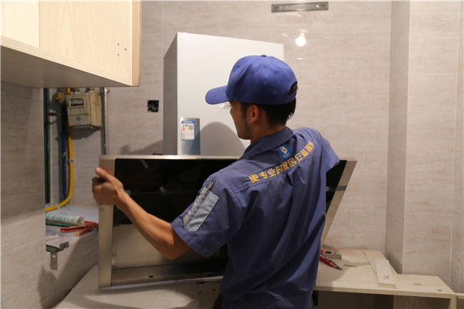 廚房裝修中，先安裝櫥柜還是油煙機(jī)？