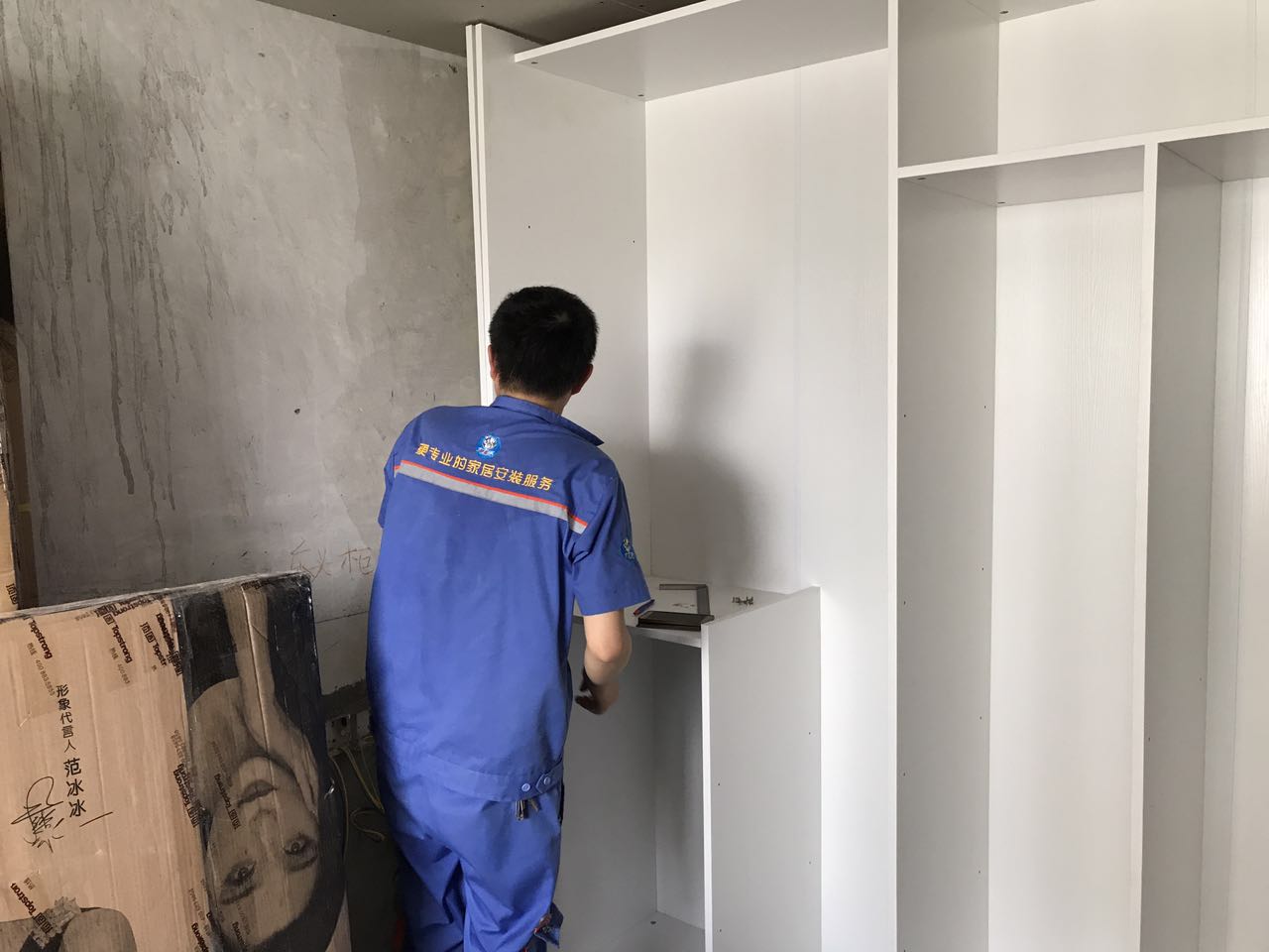 衣柜推拉門的軌道安裝難不難？看了你就知道。