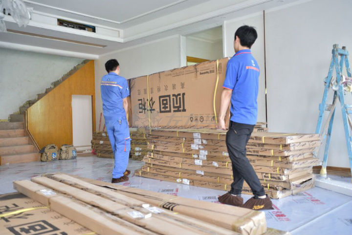 左右手家居安裝公司合作伙伴頂固敲鐘上市，定制家具上市公司再添強將！1