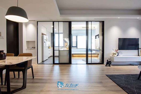 學(xué)會(huì)廚房玻璃推拉門(mén)安裝方法，讓廚房明亮又通透