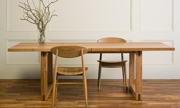 實(shí)木家具開(kāi)裂是什么原因？怎么預(yù)防和修復(fù)呢？