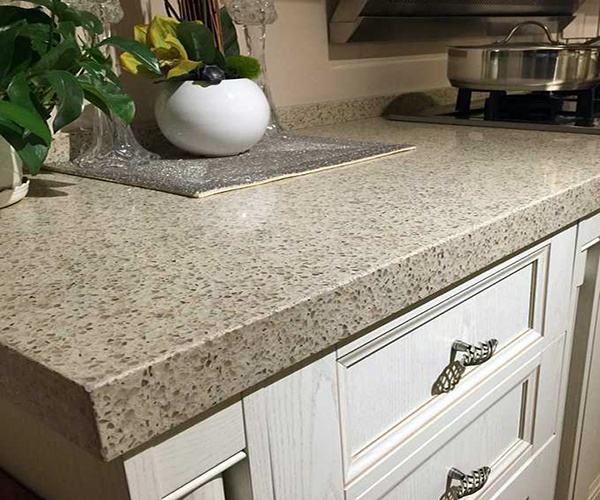 櫥柜臺(tái)面選用哪種材質(zhì)合適，如何安裝櫥柜臺(tái)面呢？