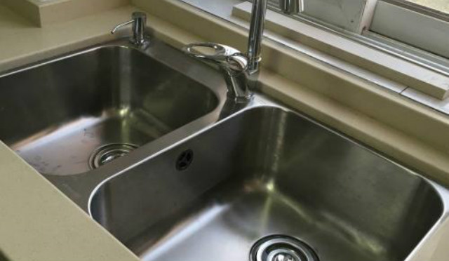 櫥柜臺(tái)下盆安裝教程，櫥柜臺(tái)下盆怎么安裝才牢固