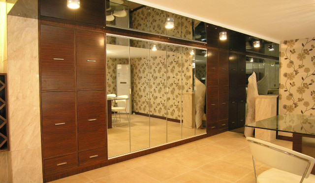 定制衣柜鏡子正確安裝流程，安裝過程分幾步進行