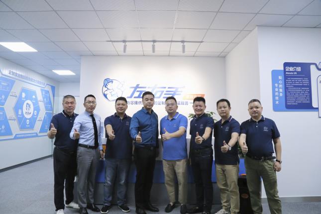 左右手成都總包商開業(yè)儀式取得圓滿成功！