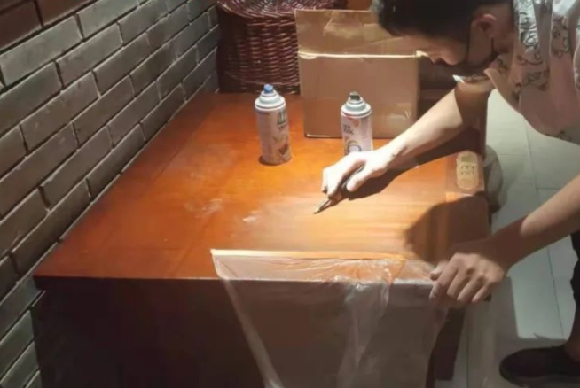 手繪標貼紙;在家具維修的過程中，一定要知道家具貼紙具有哪些特點?