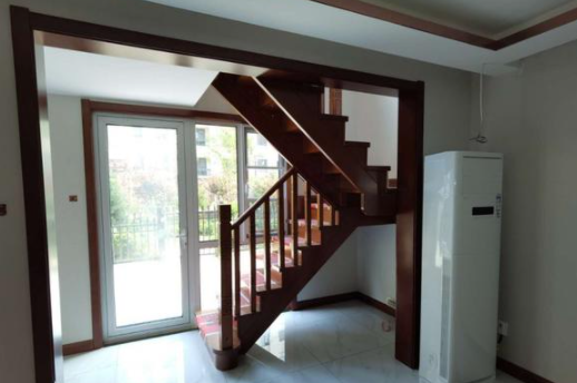 家庭裝修中式風(fēng)格;硬裝結(jié)束，裝修新中式風(fēng)格真心漂亮