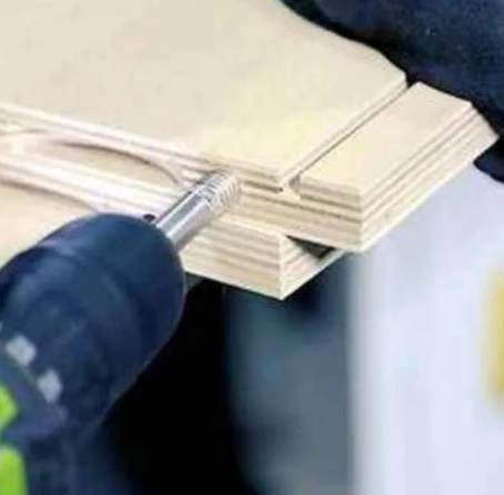 深圳板式家具品牌;板式家具隱形件和三合一對(duì)比，有什么優(yōu)缺點(diǎn)？