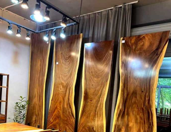 天津?qū)嵞炯揖吣募液?，實木家具為何會快速崛起? title=