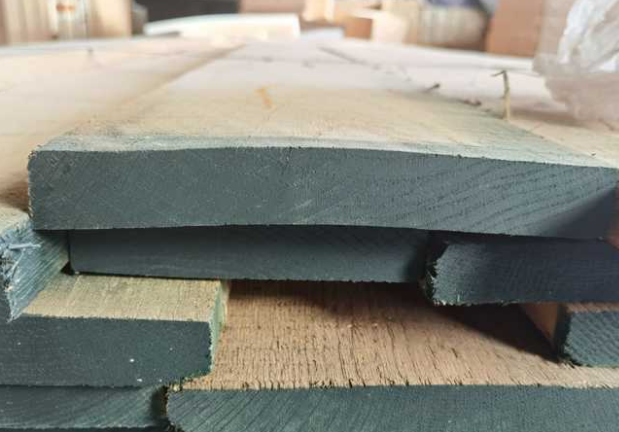 實(shí)木的餐桌:實(shí)木家具買拼板還是獨(dú)板好？