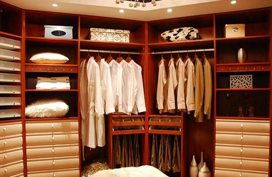 實(shí)木家具十大品牌，實(shí)木家具之衣帽間定制價(jià)格是多少？