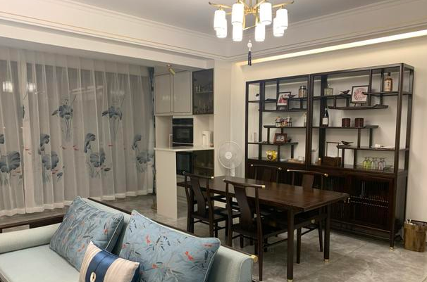 現(xiàn)代中式裝飾：裝修現(xiàn)代中式風(fēng)格，實(shí)木家具簡(jiǎn)單上檔次，全屋溫文爾雅又耐看