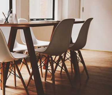 三層實(shí)木復(fù)合地板是不是完全不能碰一點(diǎn)水？