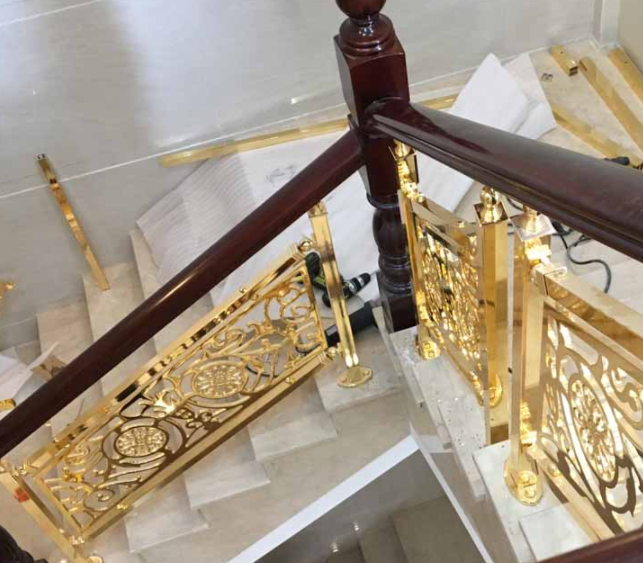 無錫別墅陽光房，別墅樓梯欄桿妥善的保養(yǎng)
