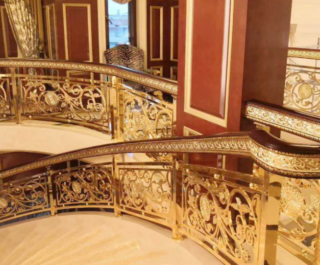 木雕花隔斷，別墅雕花樓梯欄桿要明白保養(yǎng)