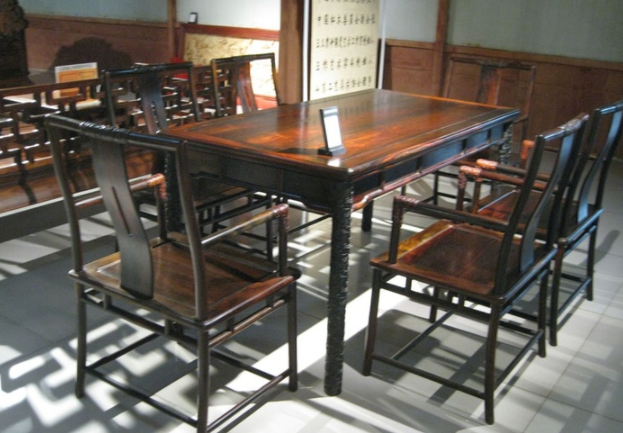 木頭工藝品：開裂的紅木家具就不是好的紅木家具嗎？