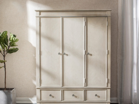 定制衣柜和成品衣柜的優(yōu)缺點，加盟哪個定制衣柜好？