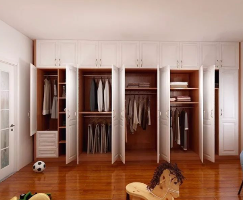 羅蘭木門衣柜，定制衣柜你不知道的五大優(yōu)勢！