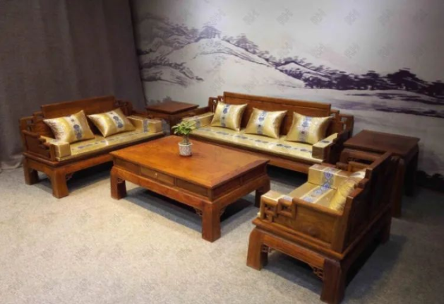 大葉紫檀家具：刺猬紫檀沙發(fā)五件套價格怎么樣，沙發(fā)保養(yǎng)技巧有哪些呢？