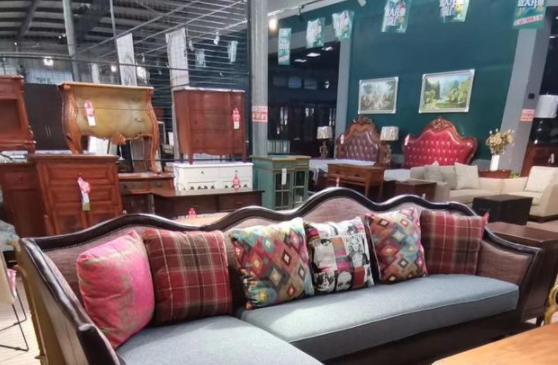 歐式布藝沙發(fā)如何清洗，布藝沙發(fā)面料有幾款？