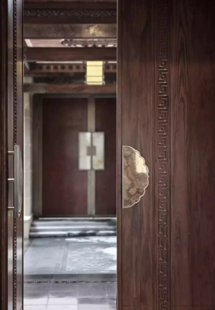 時(shí)尚中國(guó)風(fēng)設(shè)計(jì)師：一樣的中國(guó)風(fēng)木門(mén)，不一樣的新中式情懷