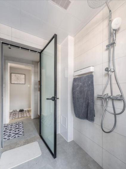 鋁合金家具鑄造：衛(wèi)生間門(mén)選鋁合金還是木門(mén)？