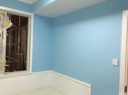 家庭裝修風(fēng)格圖，榻榻米護(hù)墻板選用哪種材質(zhì)好？