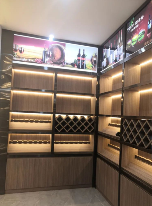 蘇州展示柜定制：妙用不銹鋼，打造輕奢風(fēng)紅酒展示柜