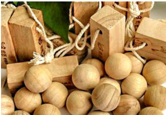 歐式衣柜布局：衣柜防蟲怎么選，樟腦丸還是香樟木？