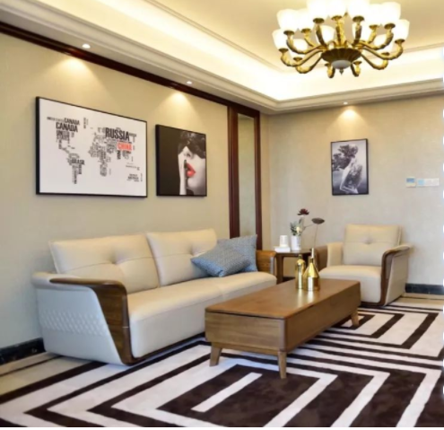 客廳沙發(fā)設(shè)計(jì)：偏愛皮沙發(fā)？實(shí)木配真皮提升客廳格局