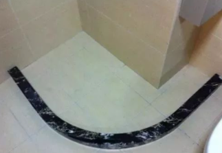 浴室裝修效果圖：你知道淋浴房石材擋水條的重要性嗎？又該如何安裝?