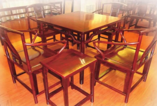 簡約風格家裝的特點：現(xiàn)代簡約風格中家具的搭配有什么技巧？