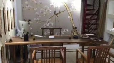 青島最新室內(nèi)裝修：室內(nèi)裝修設(shè)計用胡桃木做家具軟裝，是否可做成現(xiàn)代風(fēng)新中式風(fēng)格