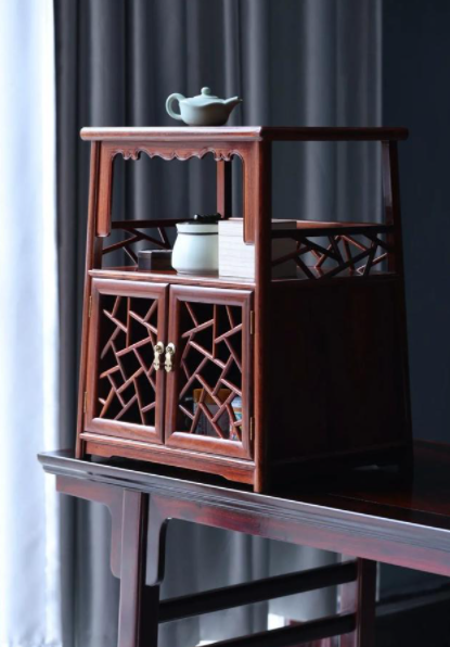 小葉紫檀木鑒別：為什么緬甸花梨會(huì)成為最受歡迎的入門(mén)級(jí)紅木家具？