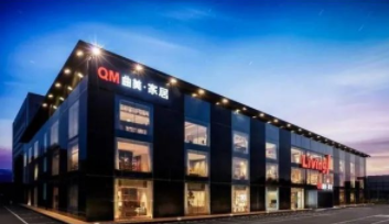 曲美現(xiàn)代實(shí)木家具：曲美家居全屋定制在業(yè)內(nèi)排名第幾？曲美家居加盟費(fèi)多少錢？