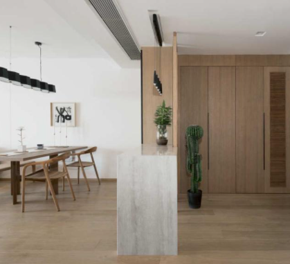 極家精裝房軟裝：對精裝法式進行拆改，去除繁瑣裝飾，搖身變成清新原木風