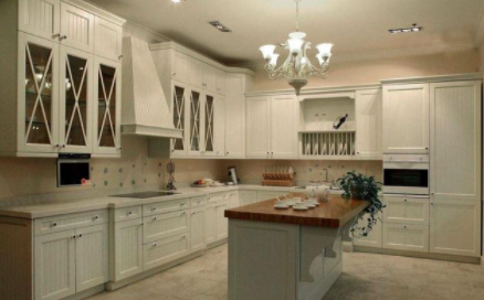 【新型櫥柜門(mén)板品牌】櫥柜門(mén)合頁(yè)有哪些種類(lèi)？櫥柜門(mén)合頁(yè)安裝有什么方法？