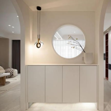 玄關(guān)隔斷設(shè)計(jì)效果圖：極簡硬裝也高檔，玄關(guān)設(shè)計(jì)全場最亮