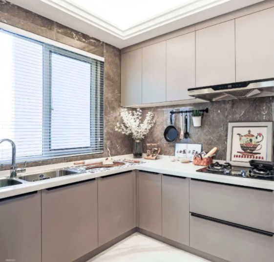 【櫥柜定制加盟】定制櫥柜要選什么板材？環(huán)保等級要達到多少？五金件怎么挑？