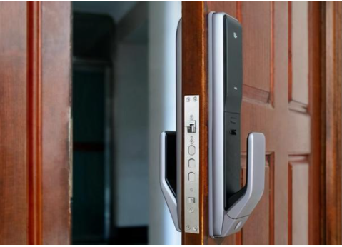 【安全密碼鎖具】智能鎖安裝位置尺寸怎么量？安裝智能鎖量好尺寸很關(guān)鍵