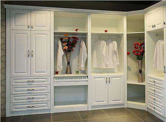 【上海衣柜定制】更適合房子結(jié)構(gòu)的定制衣柜安裝方法是什么？